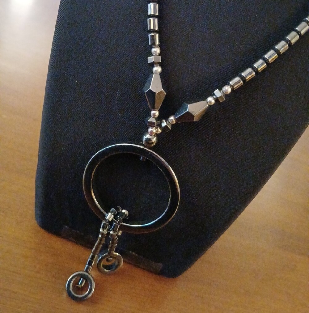 Hematite Beaded Circle Ring Pendant Necklace -16" Chain - Picture 2 of 7